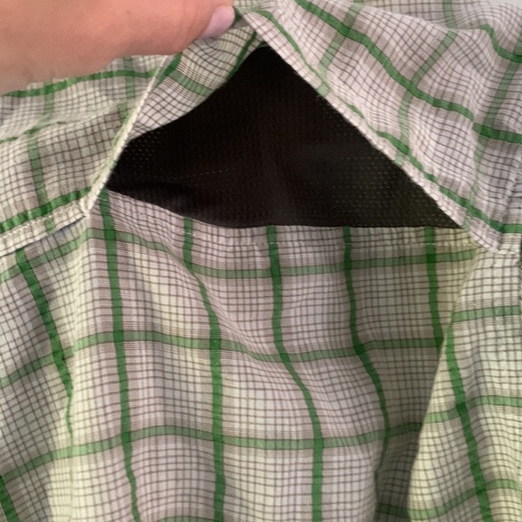 Croft & barrow mens quick dry button up shirt size M  cream green plaid pockets - Picture 7 of 11